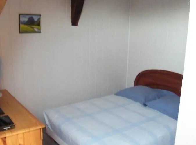 Chez Vous Chez Nous *